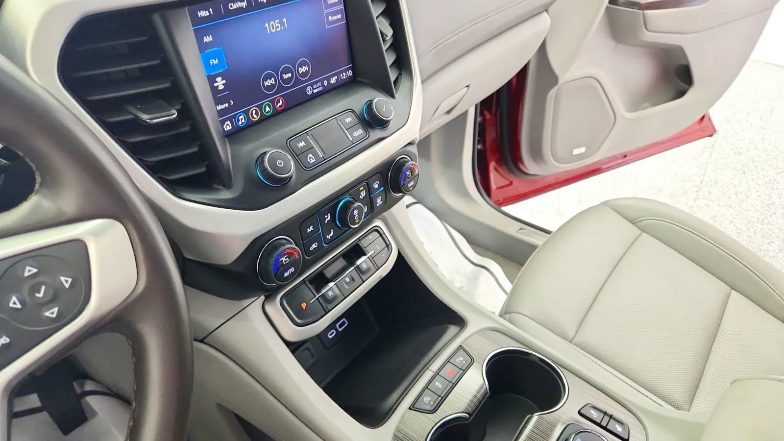 Used 2023 GMC Acadia SLT image 26