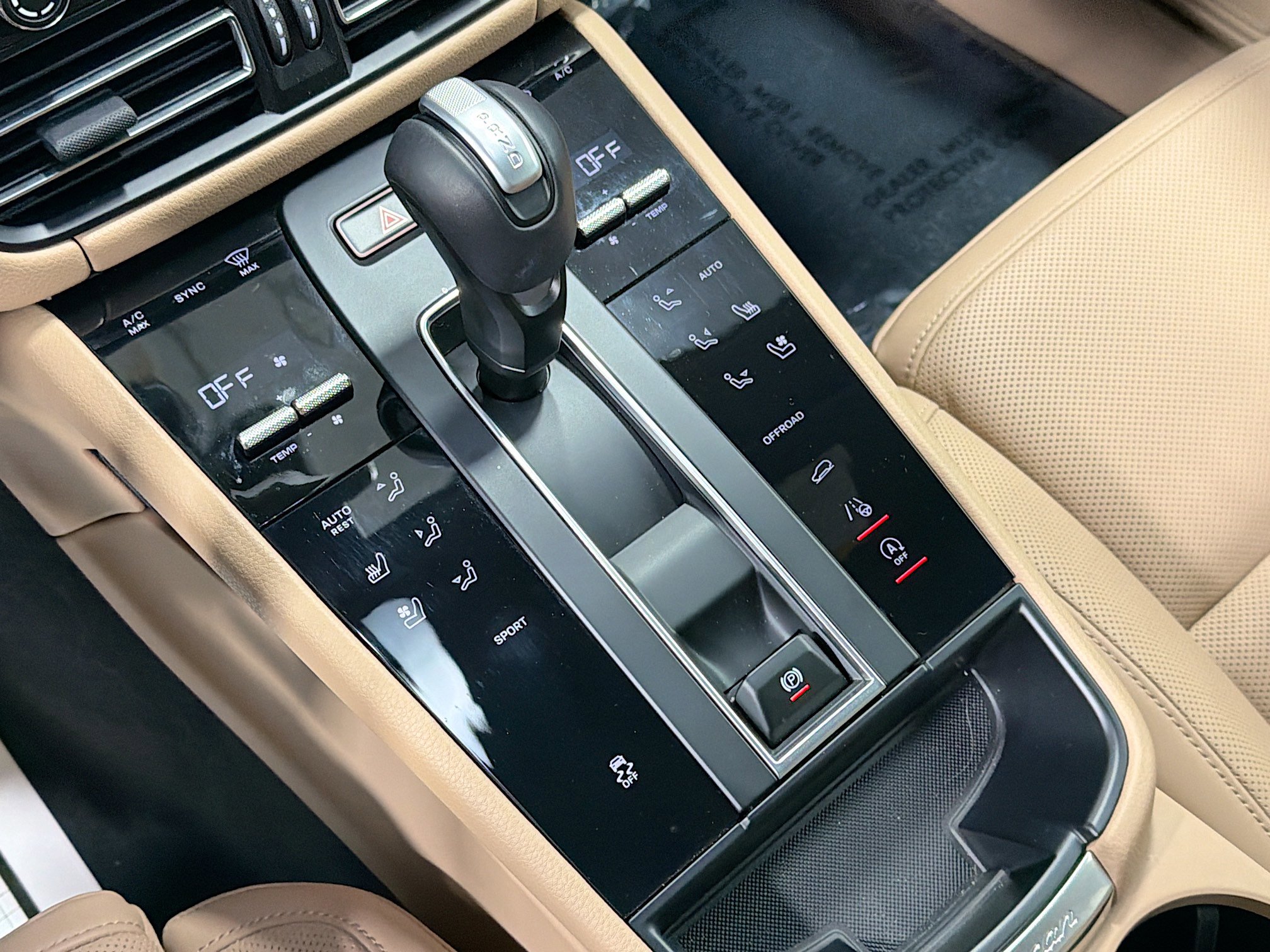 Certified 2025 Porsche Macan image 27