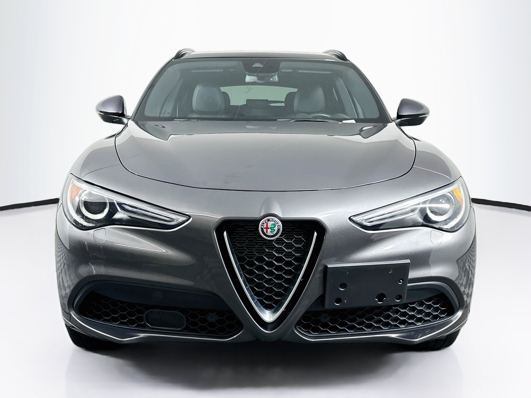 Used 2023 Alfa Romeo Stelvio Ti AWD/4WD image 2