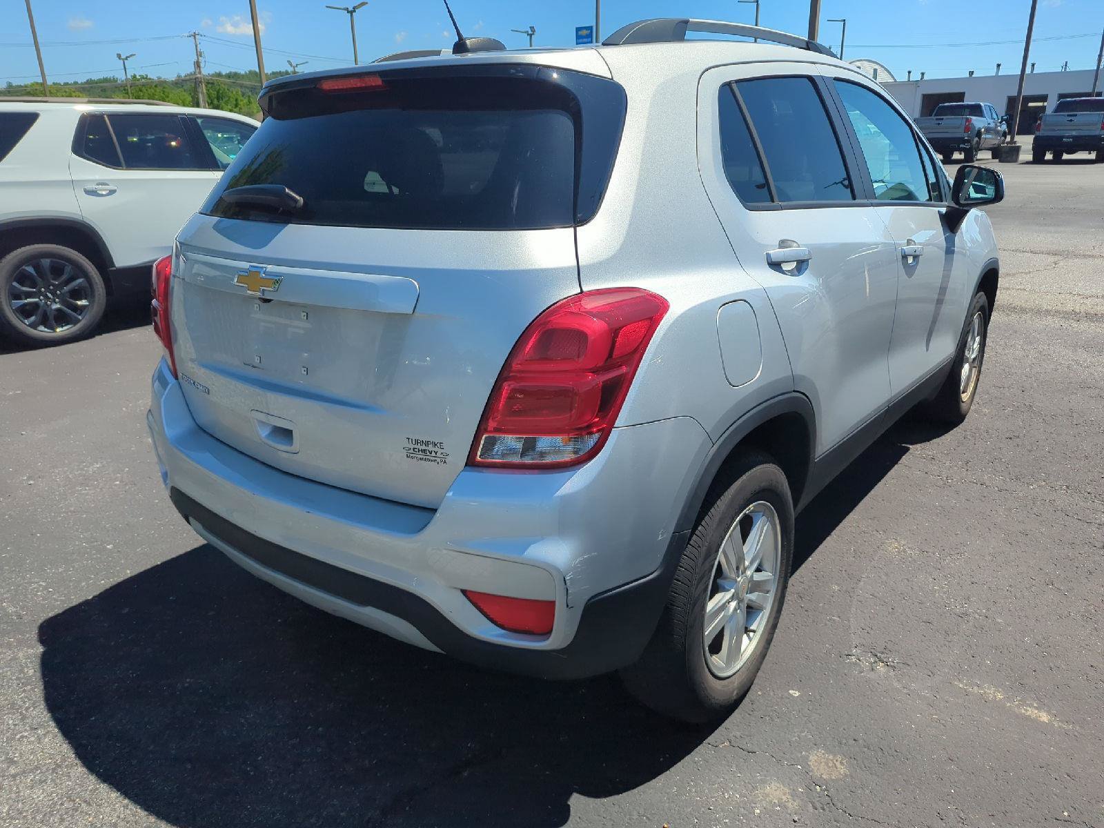 Used 2022 Chevrolet Trax LT w/ LT Convenience Package AWD/4WD image 6