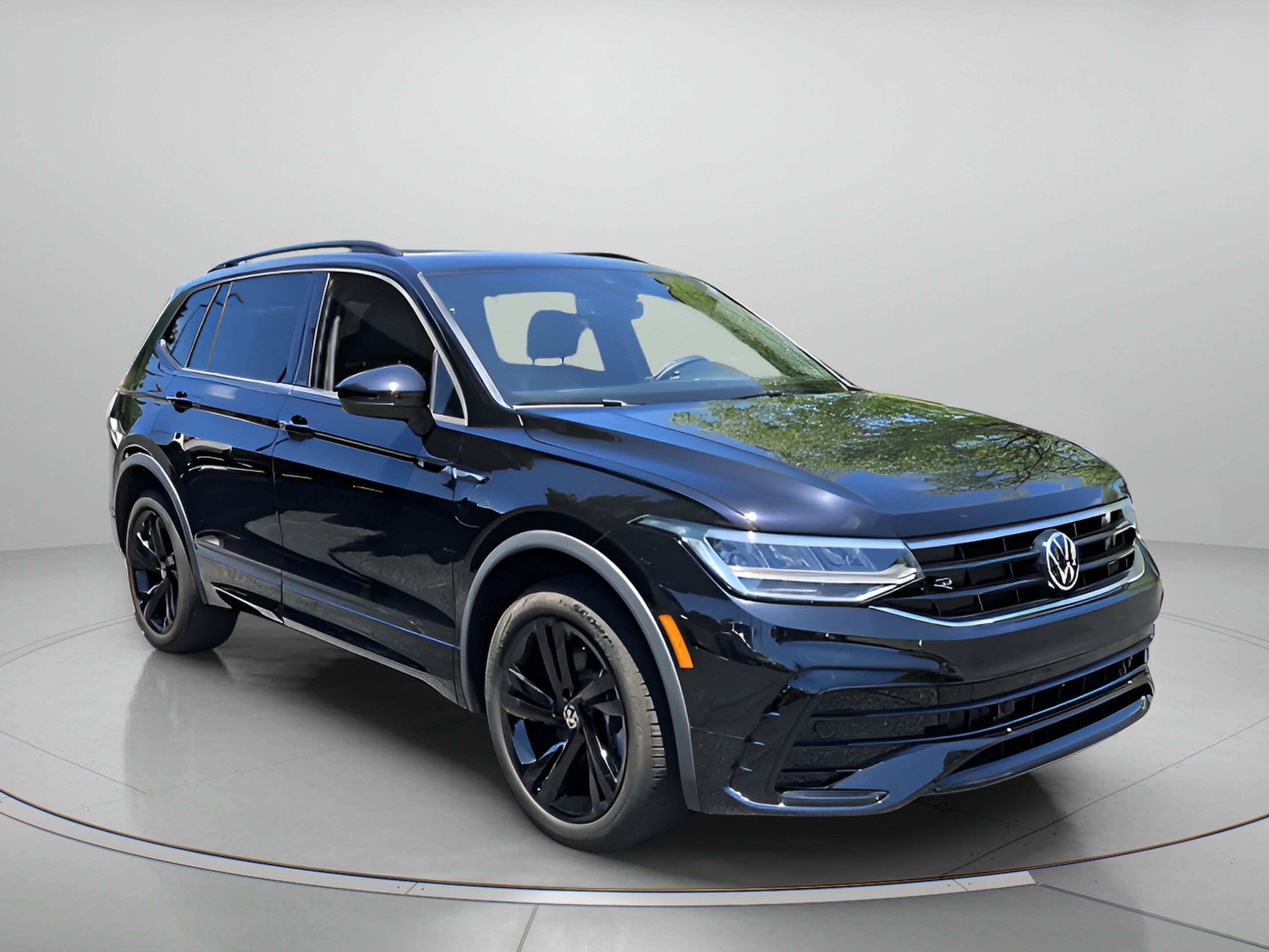 Certified 2024 Volkswagen Tiguan SE R-Line FWD image 7