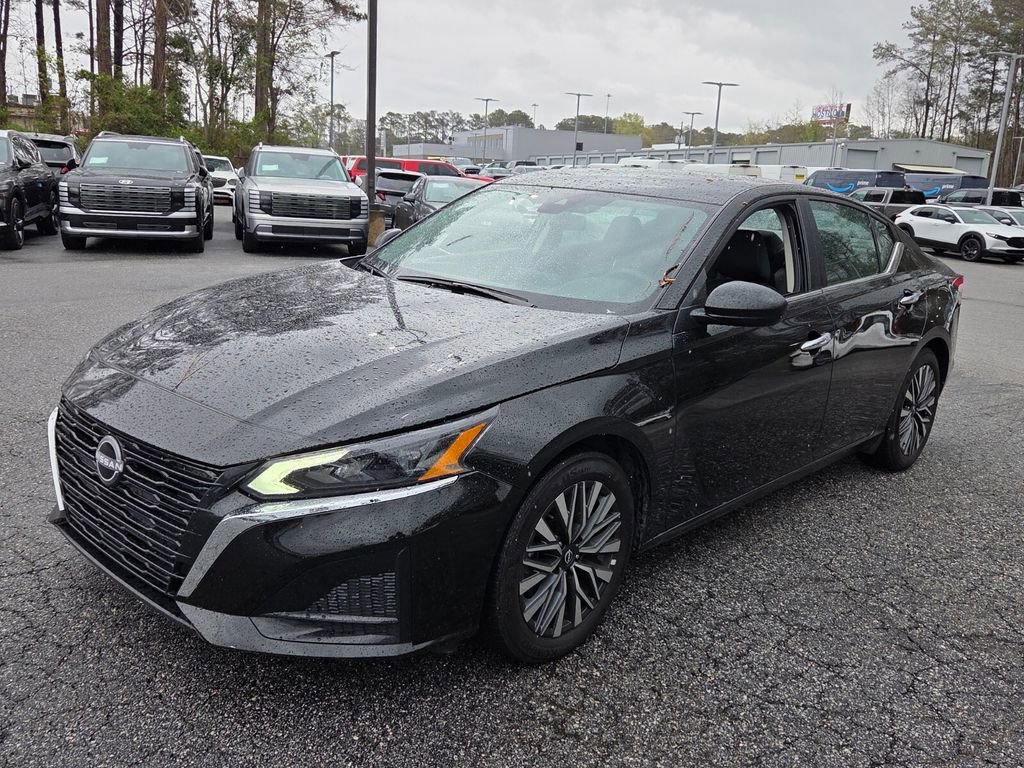 Used 2025 Nissan Altima 2.5 SV image 3