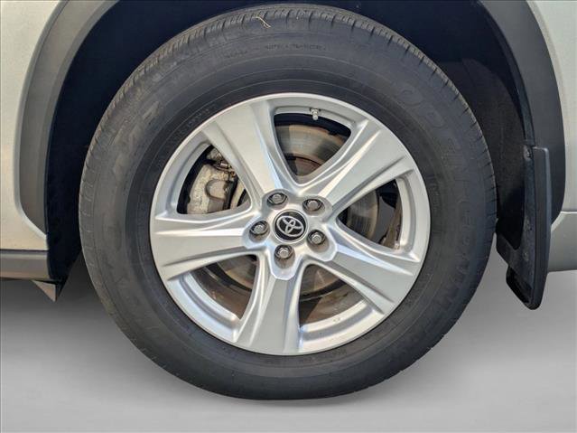 Used 2024 Toyota Highlander LE image 24