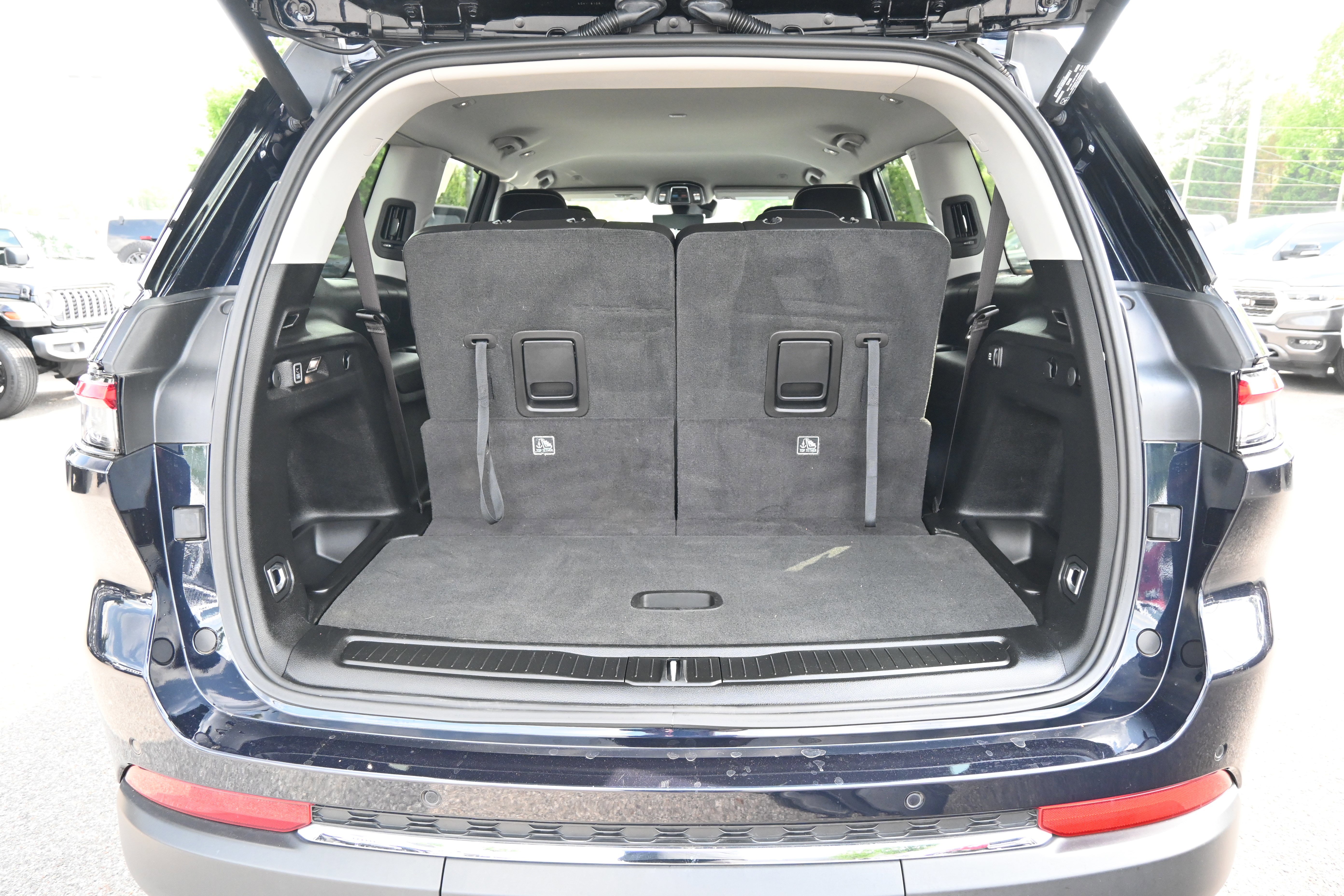 Used 2023 Jeep Grand Cherokee L Limited w/ Luxury Tech Group II AWD/4WD image 35