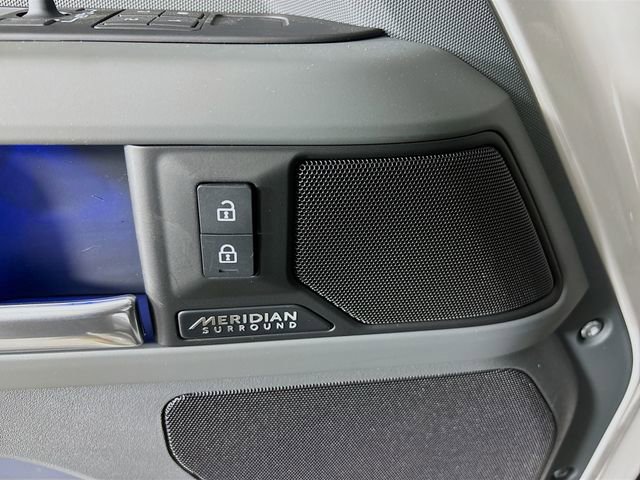 New 2026 Land Rover Defender 110 X-Dynamic SE image 20