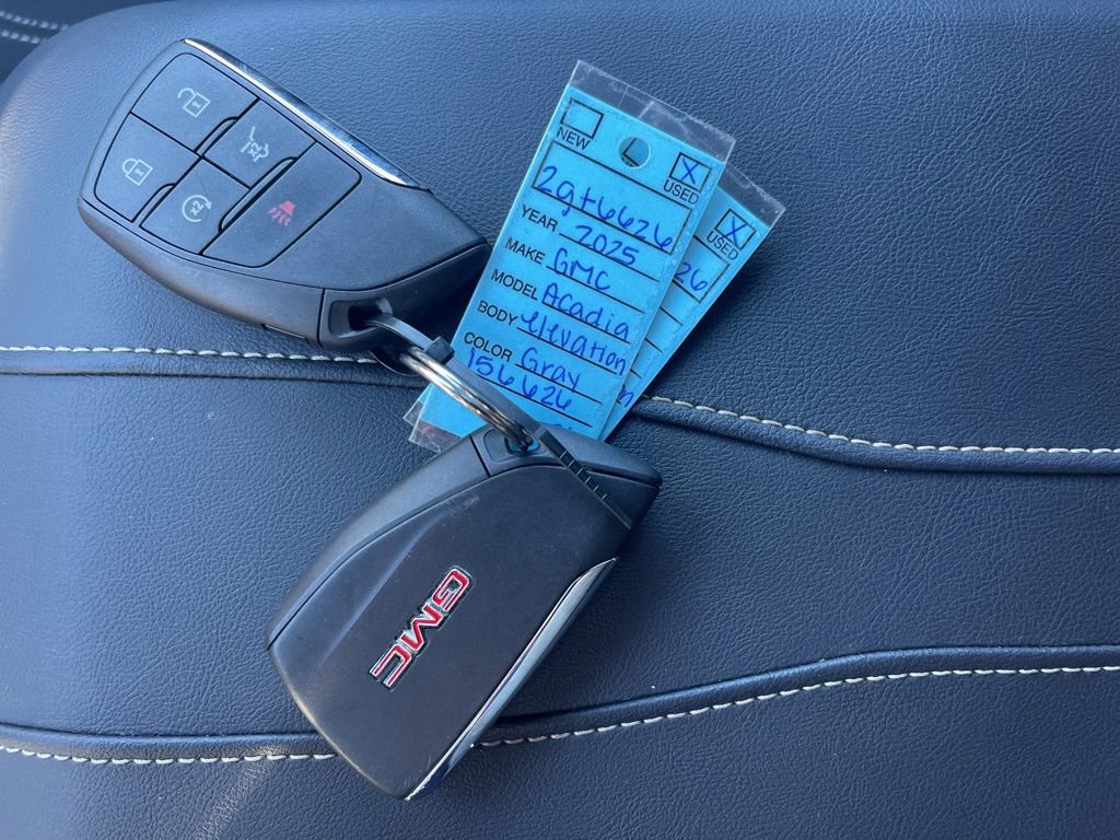 Used 2025 GMC Acadia Elevation image 38