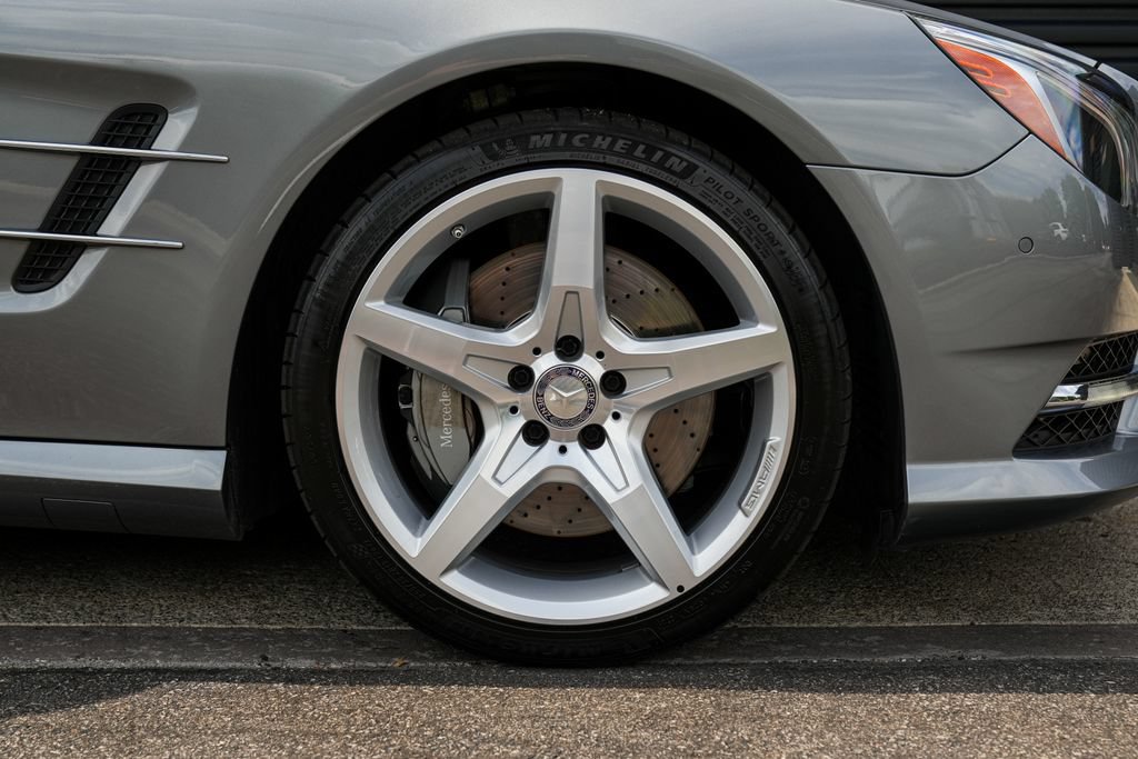 Used 2013 Mercedes-Benz SL 550 image 35