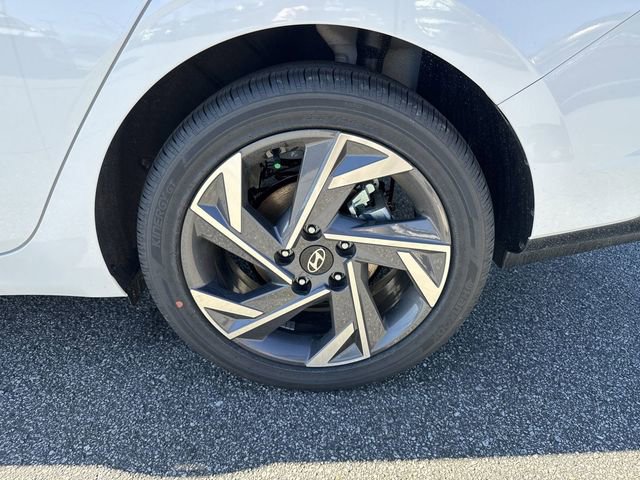 Certified 2025 Hyundai Elantra SEL image 19