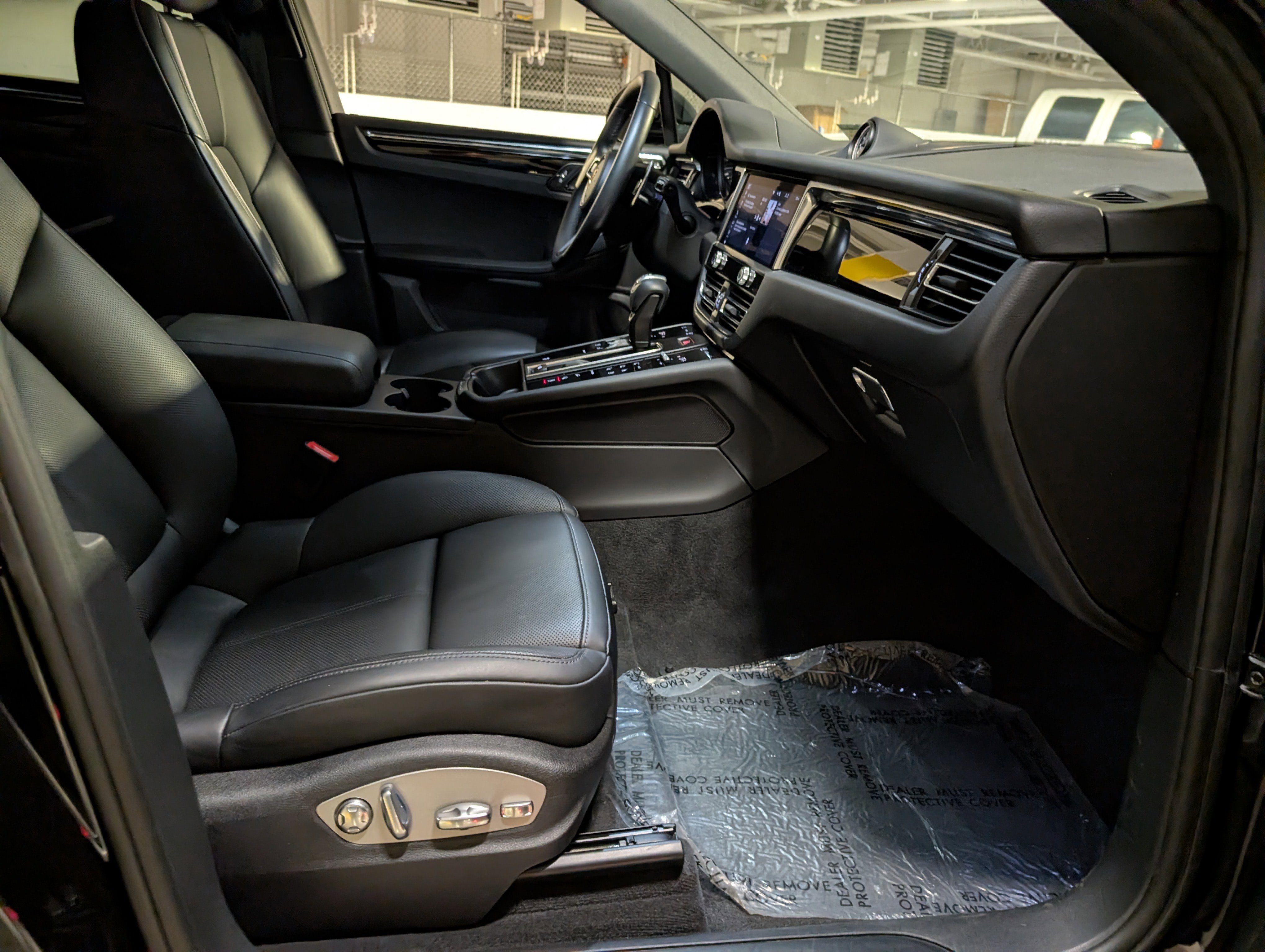 Certified 2025 Porsche Macan image 20