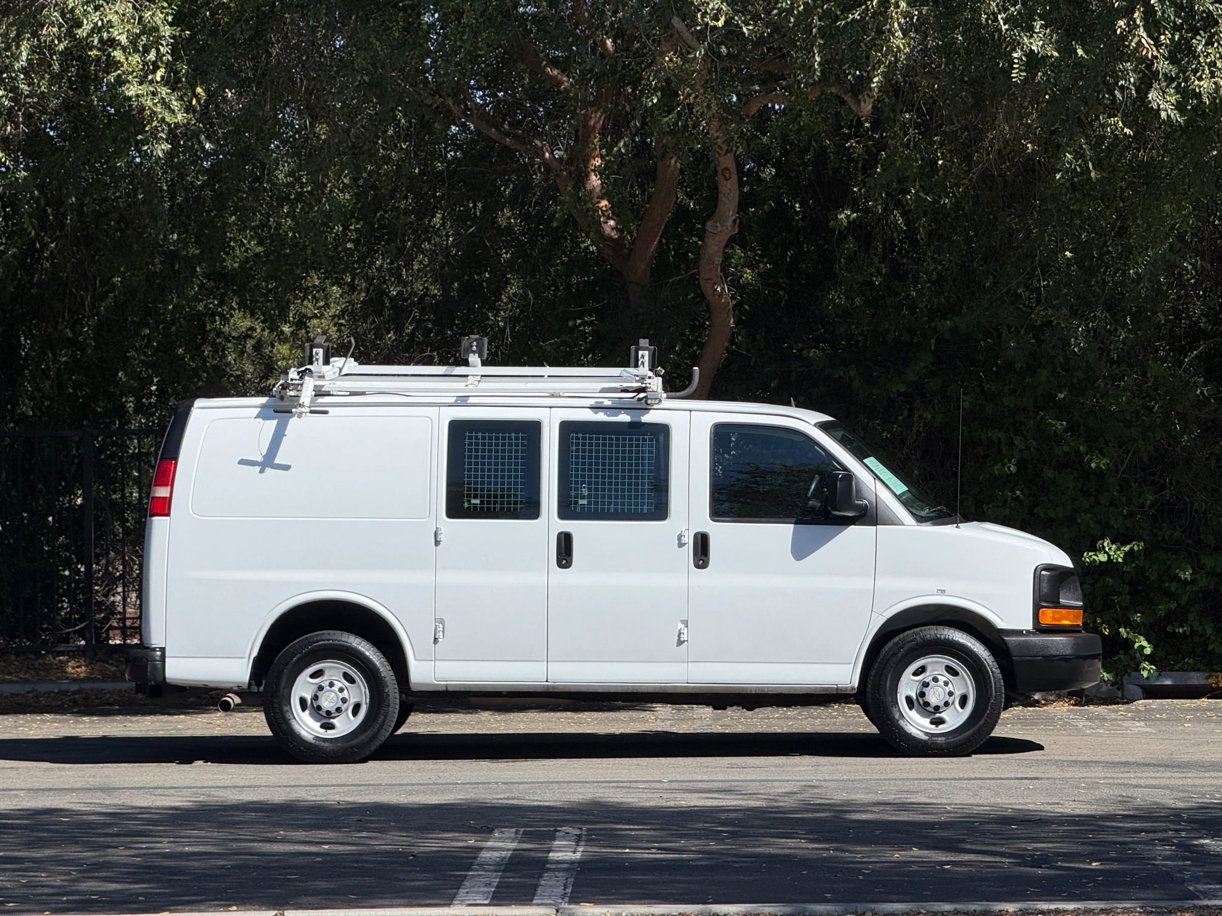 Used 2015 Chevrolet Express 2500 image 6