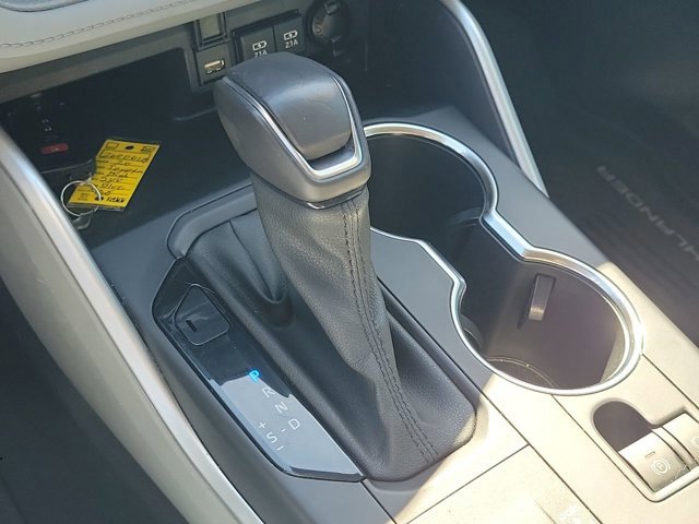 Used 2020 Toyota Highlander XLE image 19