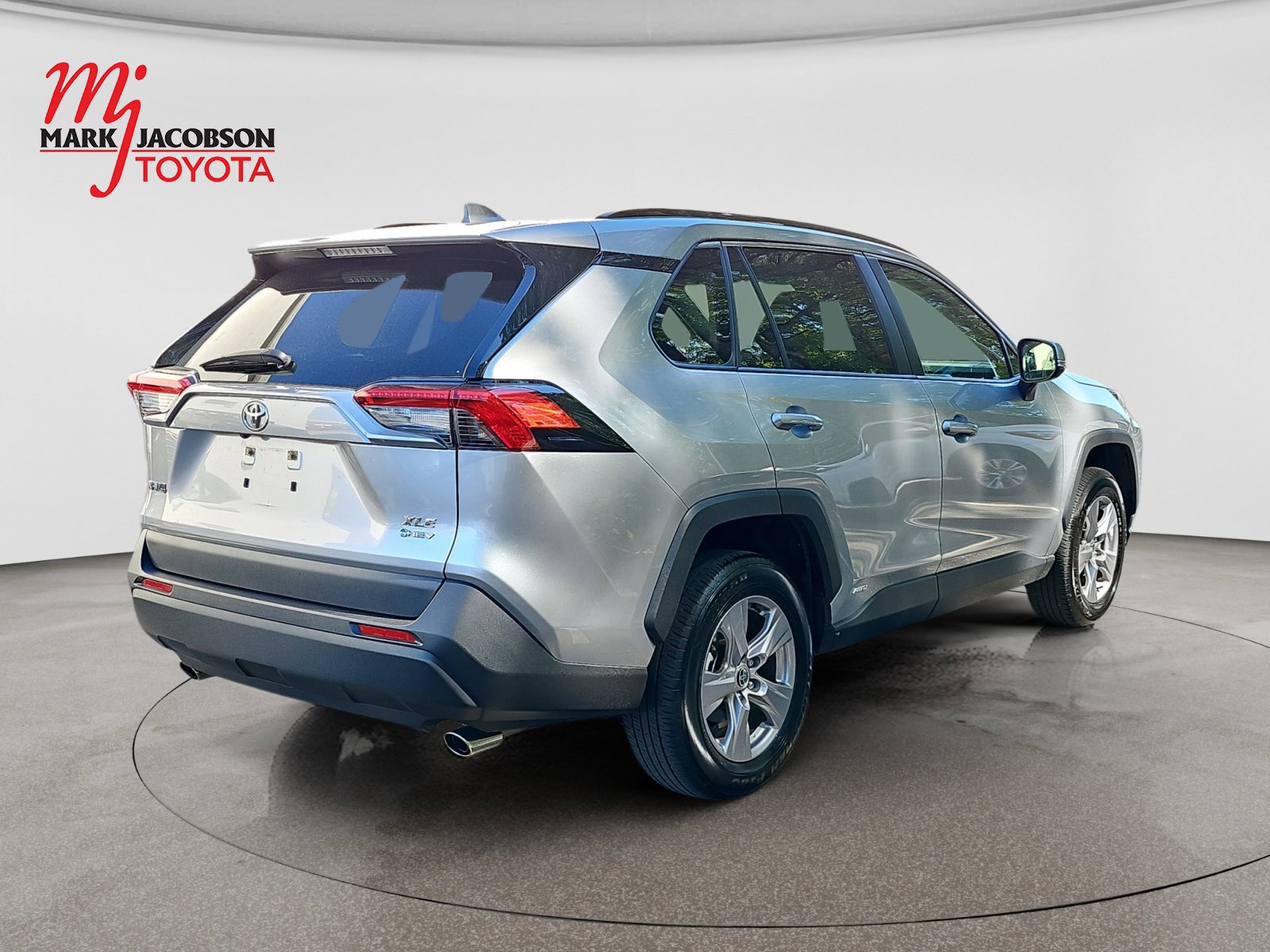 Used 2025 Toyota RAV4 XLE AWD/4WD image 9