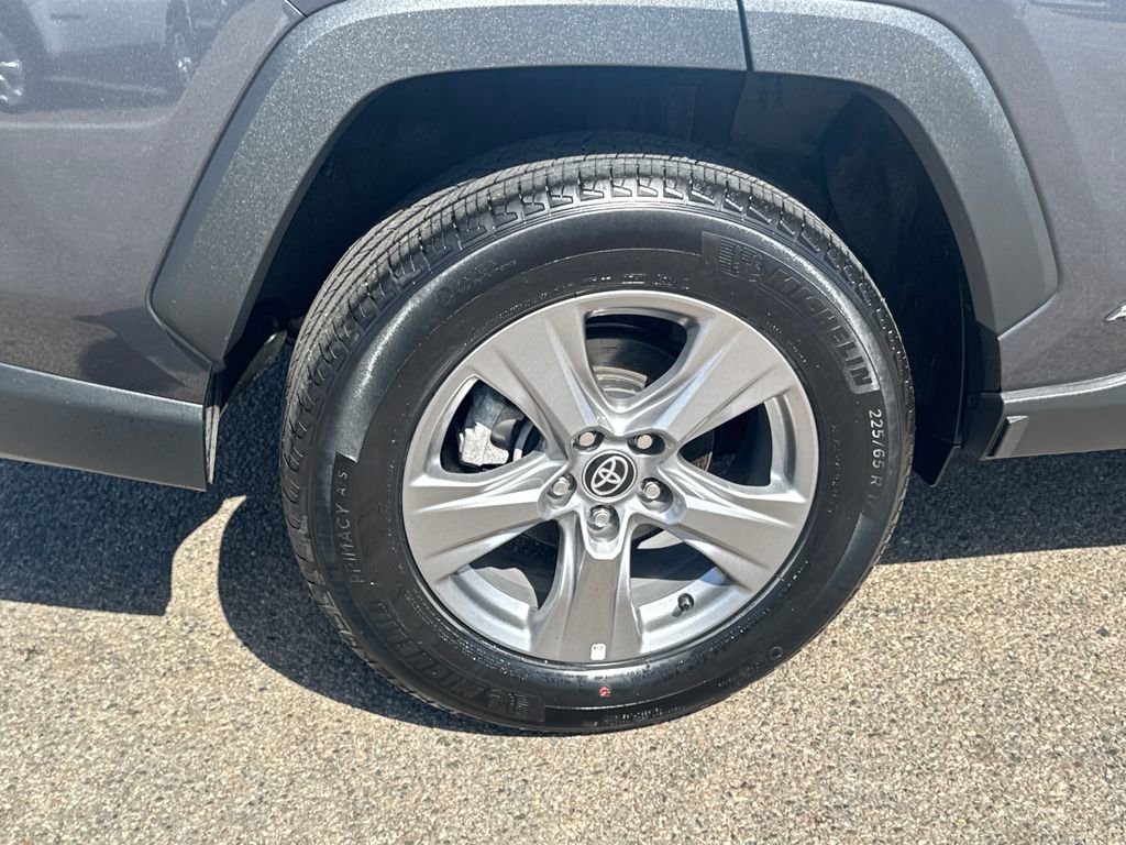 Used 2025 Toyota RAV4 LE AWD/4WD image 41