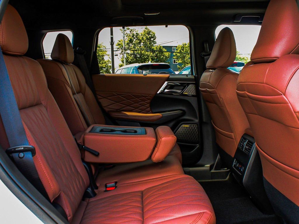 New 2025 Mitsubishi Outlander SEL image 38