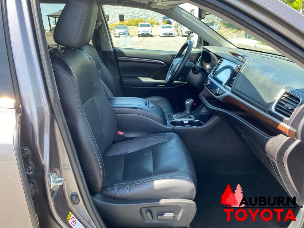 Used 2015 Toyota Highlander Limited Platinum AWD/4WD image 14