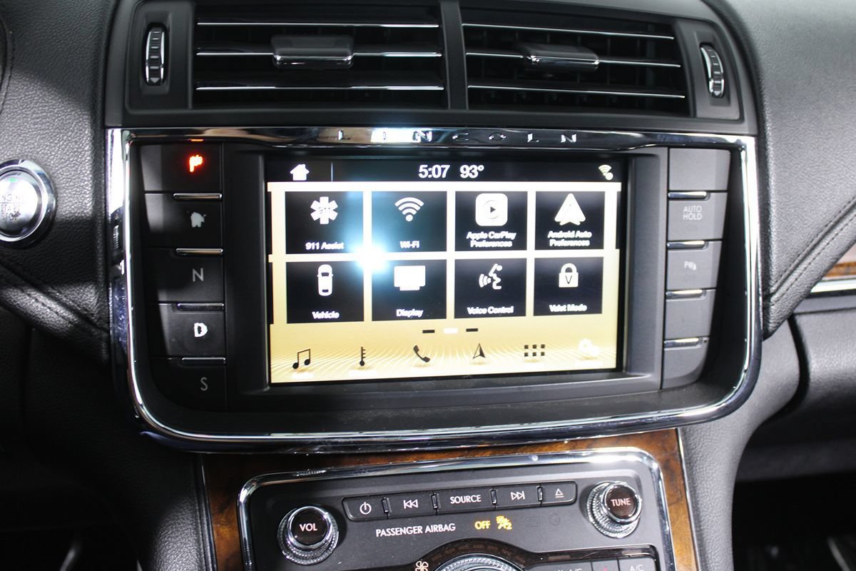 Used 2017 Lincoln Continental Select FWD image 30