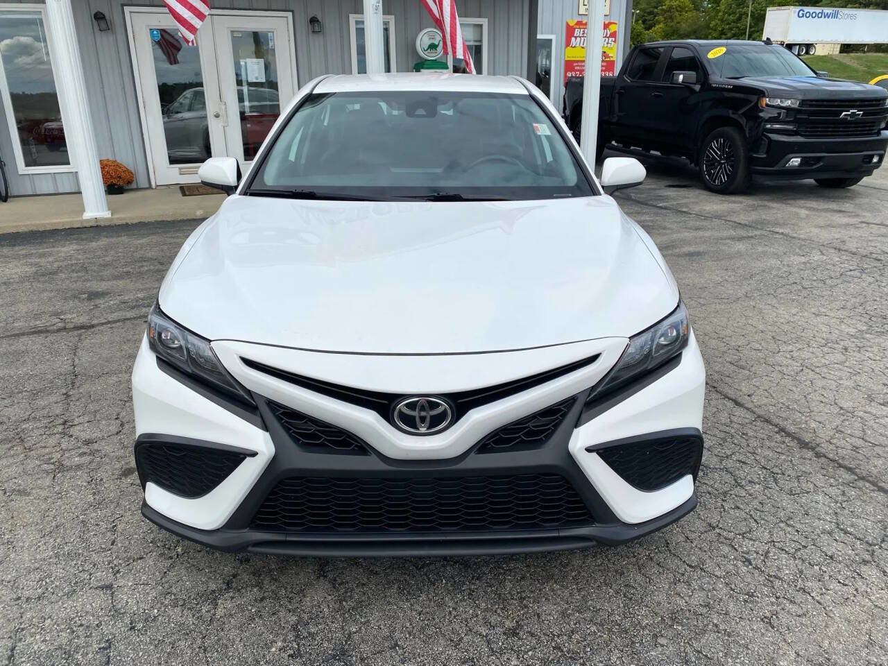 Used 2021 Toyota Camry SE image 11