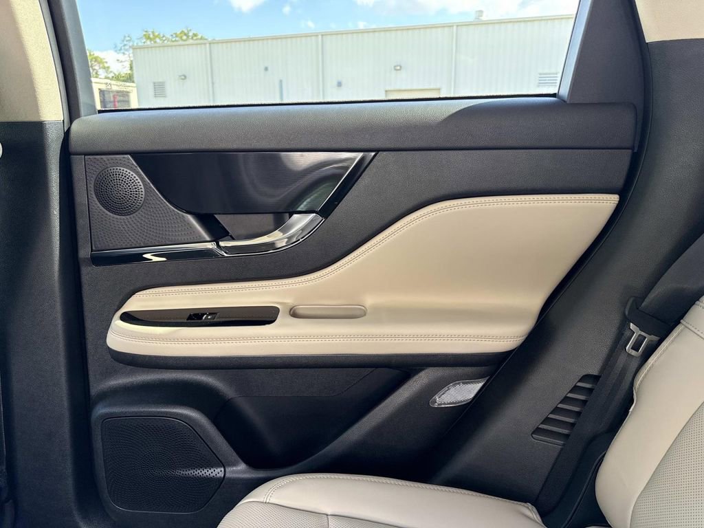 New 2026 Lincoln Corsair Premiere image 15