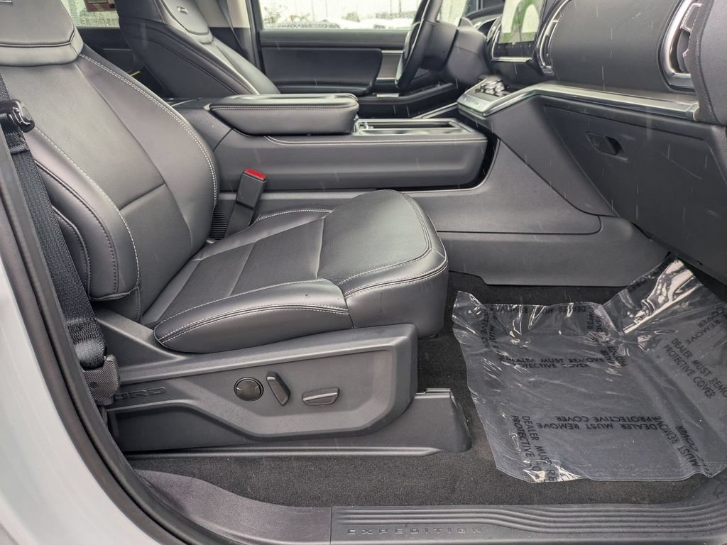 Used 2025 Ford Expedition Platinum AWD/4WD image 42