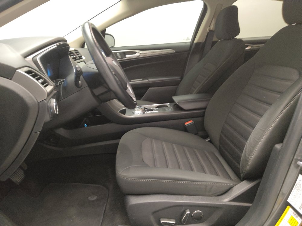Used 2020 Ford Fusion SE image 17