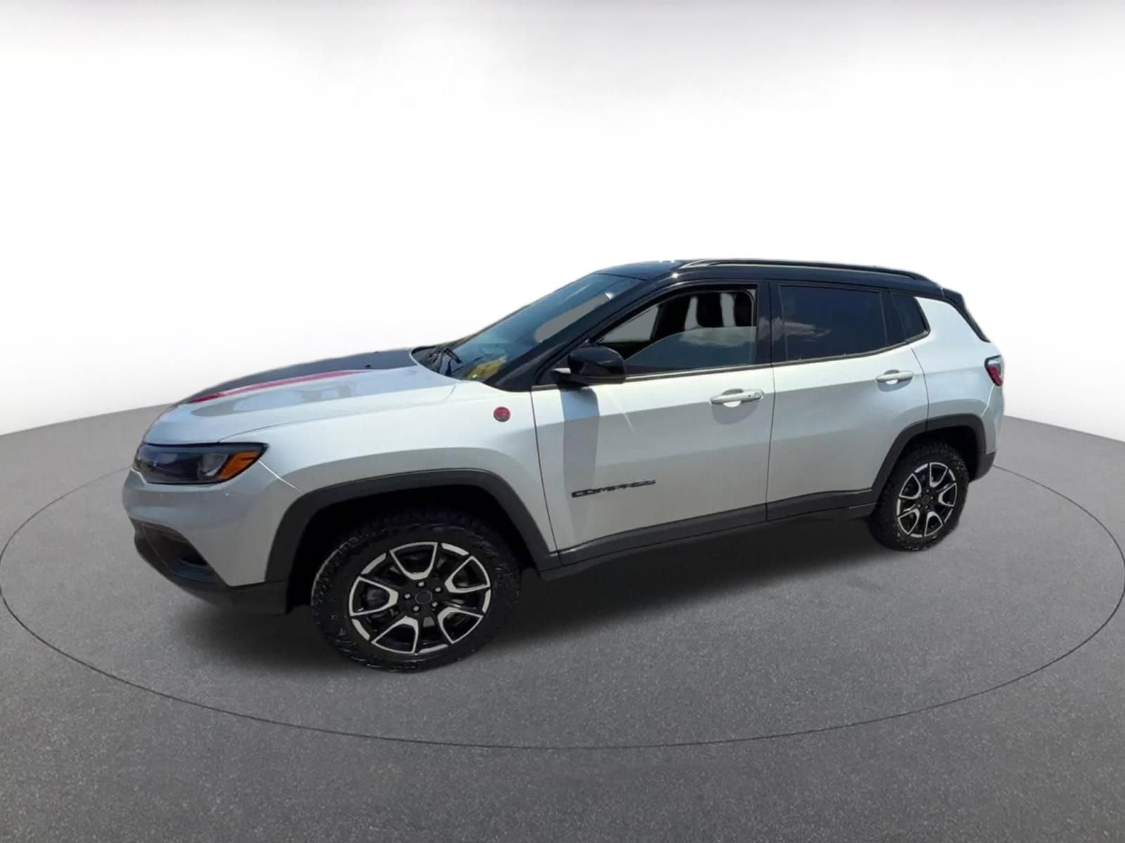 Used 2025 Jeep Compass Trailhawk AWD/4WD image 8