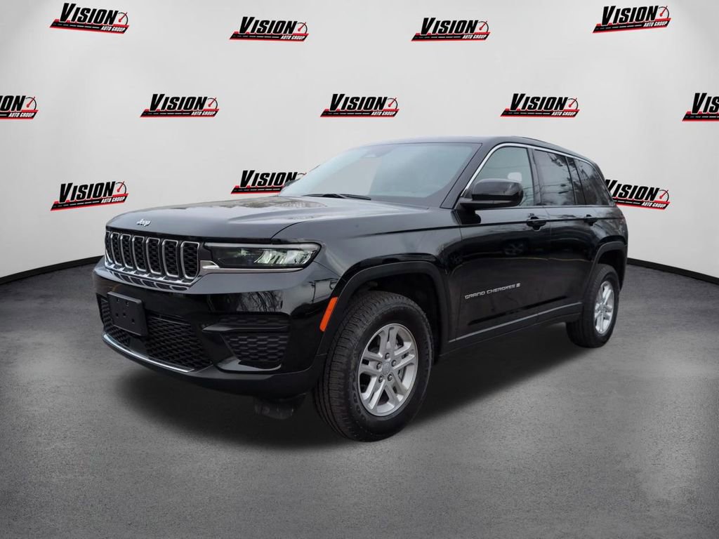 Used 2025 Jeep Grand Cherokee Laredo w/ Luxury Tech Group I image 1