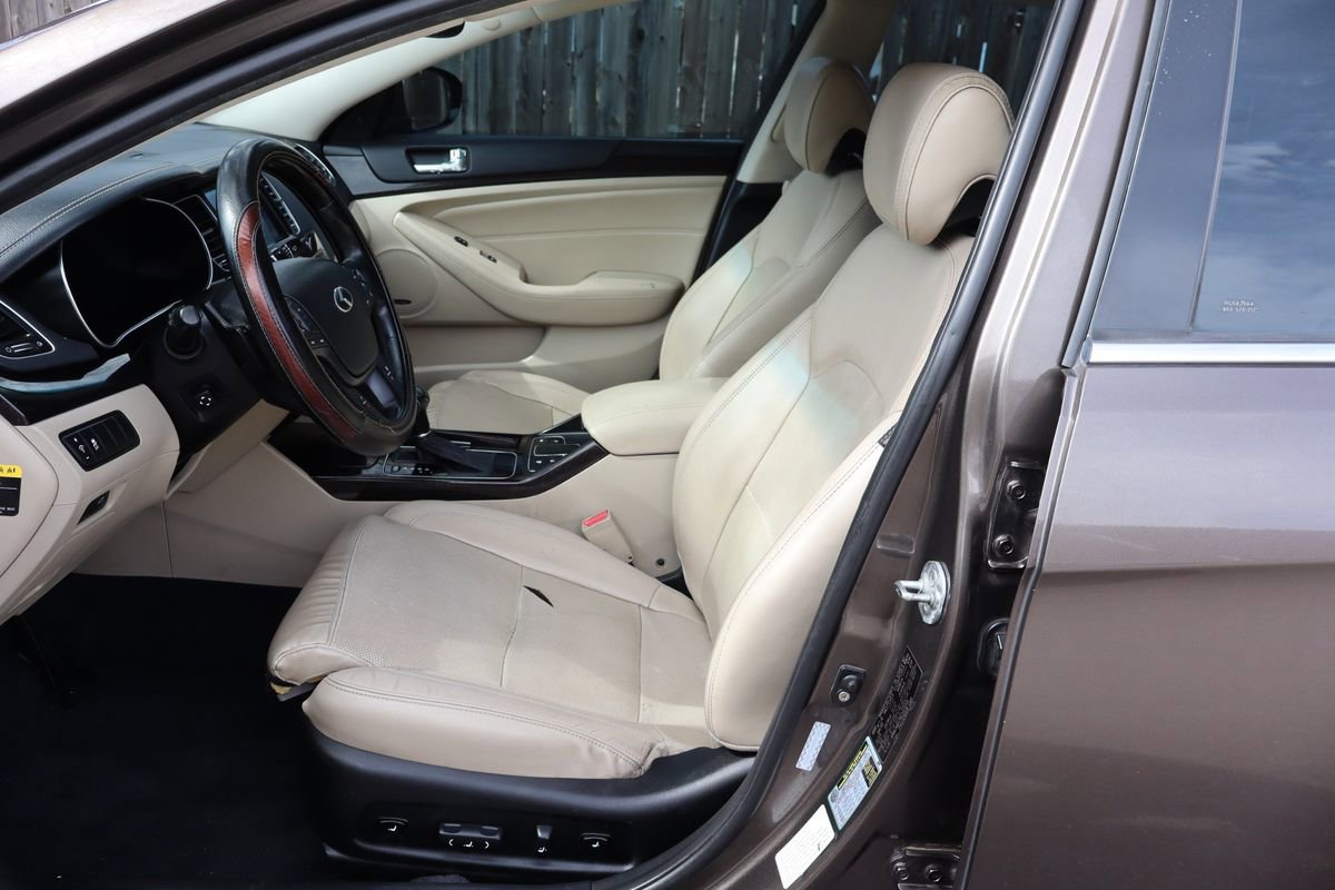 Used 2014 Kia Cadenza Premium w/ Luxury Package image 19