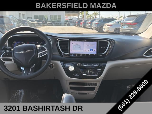 Used 2023 Chrysler Pacifica Touring-L FWD image 12