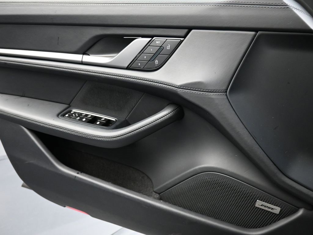 Used 2025 Porsche Taycan image 23