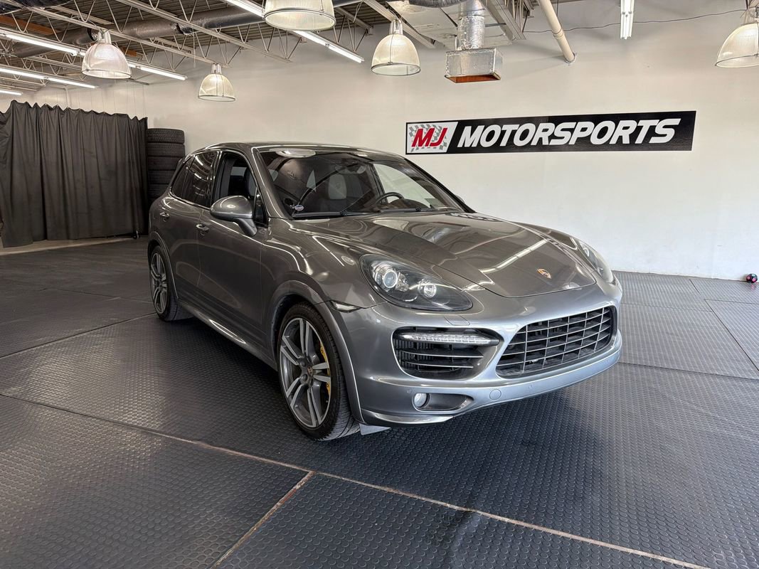 Used 2014 Porsche Cayenne Turbo S AWD/4WD image 2