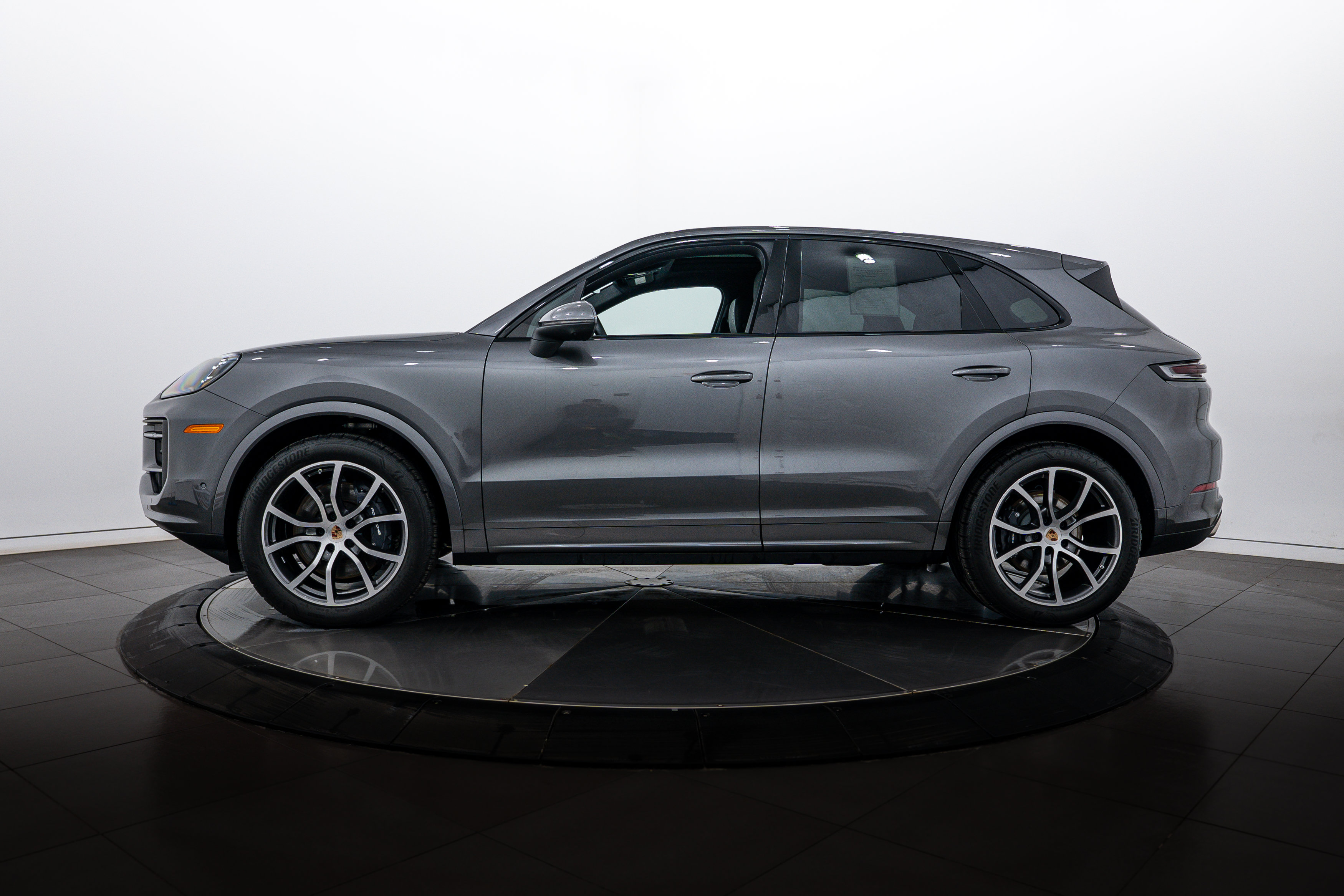 Certified 2026 Porsche Cayenne AWD/4WD image 2