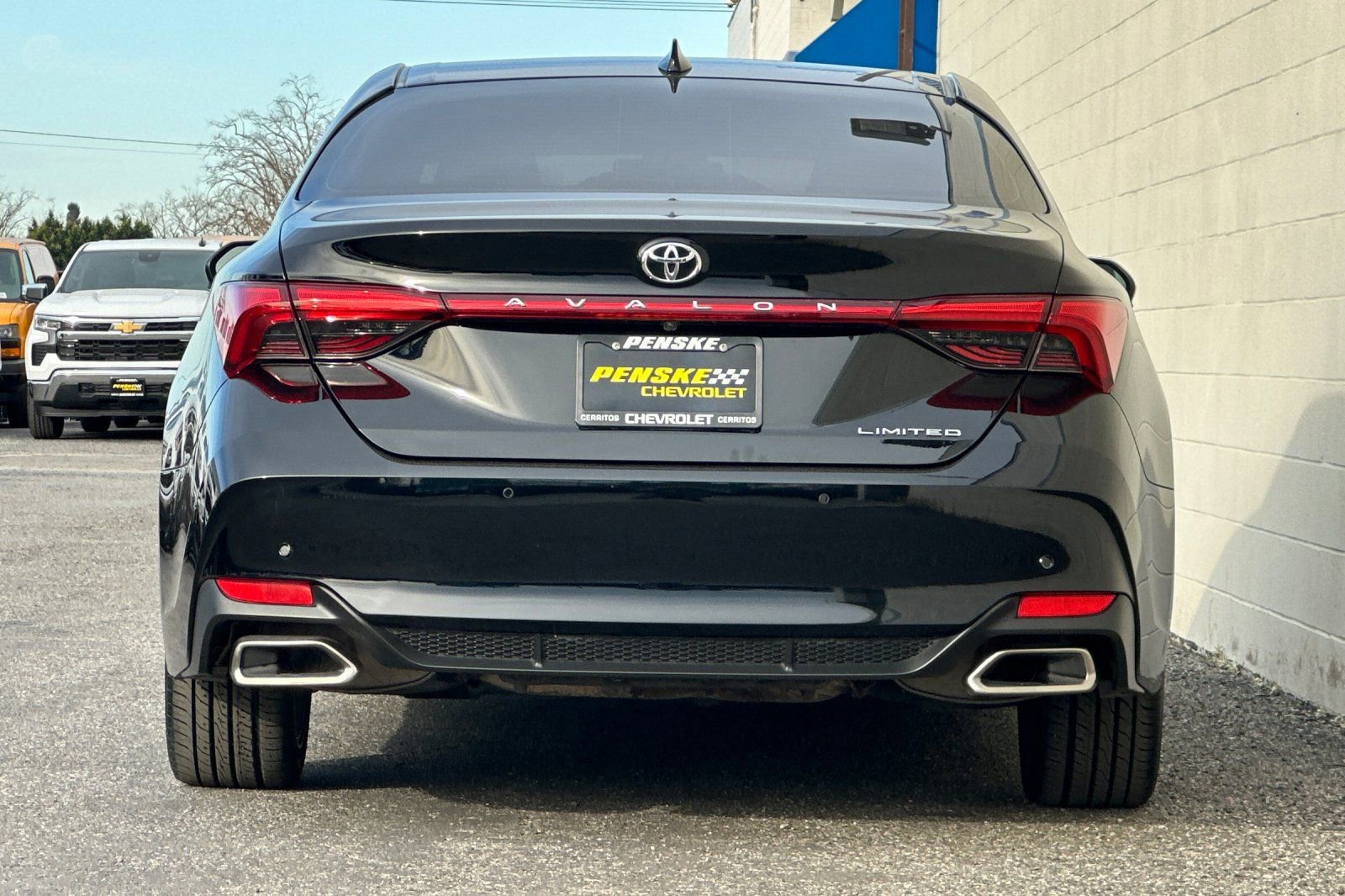 Used 2019 Toyota Avalon Limited image 5