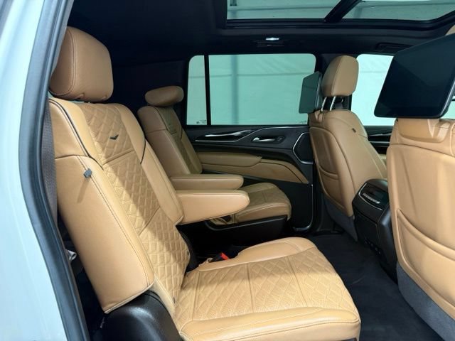 Used 2023 Cadillac Escalade ESV Premium Luxury w/ Performance Package AWD/4WD image 29