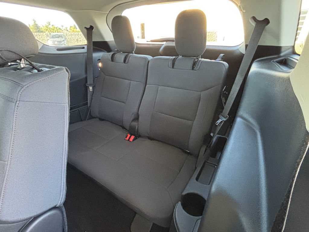Used 2025 Ford Explorer Active AWD/4WD image 26