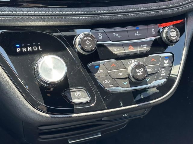 New 2027 Chrysler Pacifica Select FWD image 24