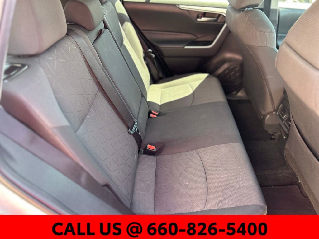Used 2021 Toyota RAV4 XLE w/ Carpet Mat Package (TMS) AWD/4WD image 6