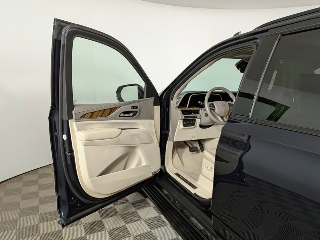 Used 2021 Cadillac Escalade ESV Sport Platinum image 16