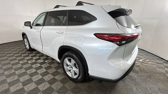 Used 2023 Toyota Highlander L FWD video 4