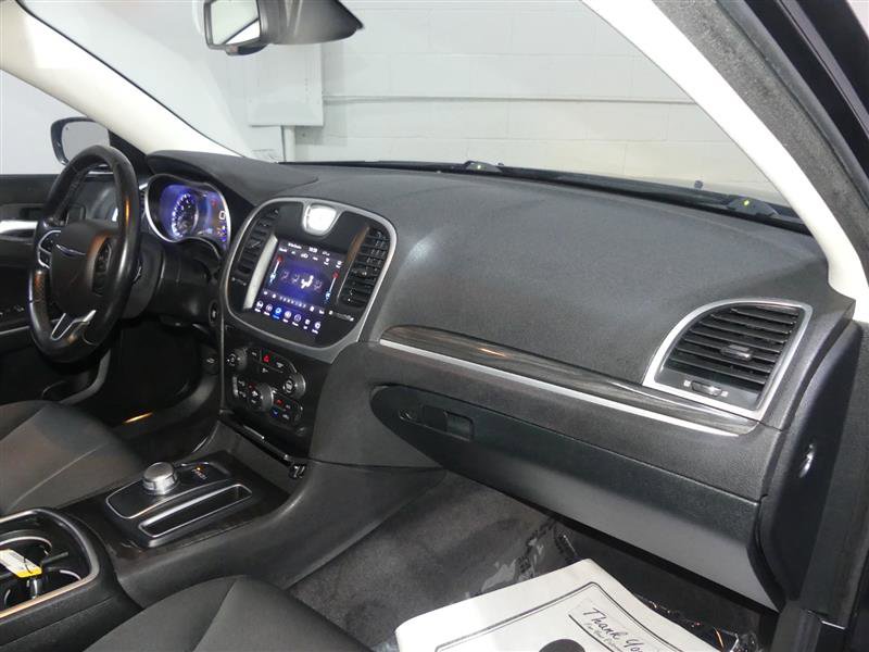Used 2018 Chrysler 300 Touring w/ Driver Convenience Group AWD/4WD image 23