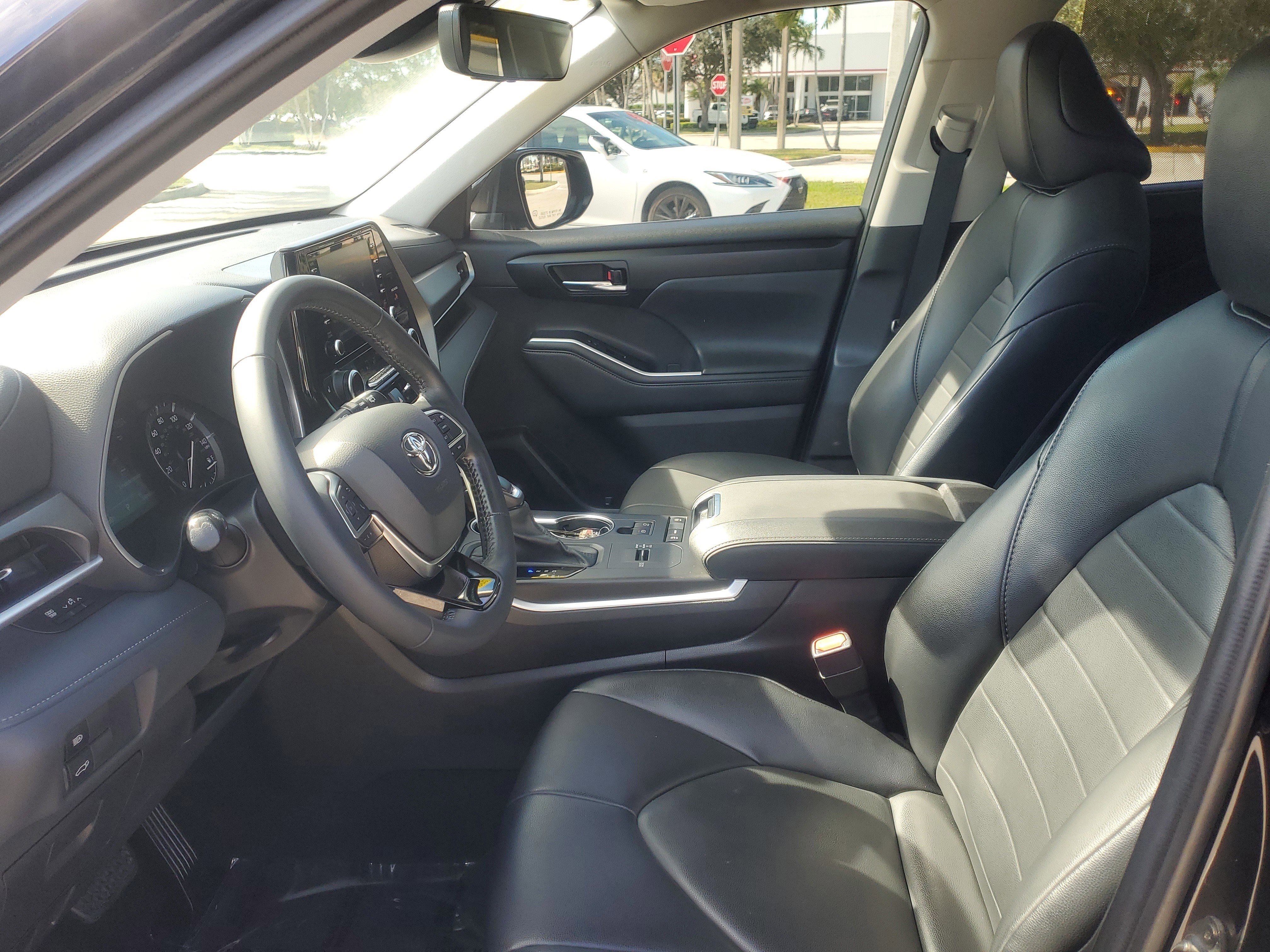 Used 2021 Toyota Highlander XLE image 16