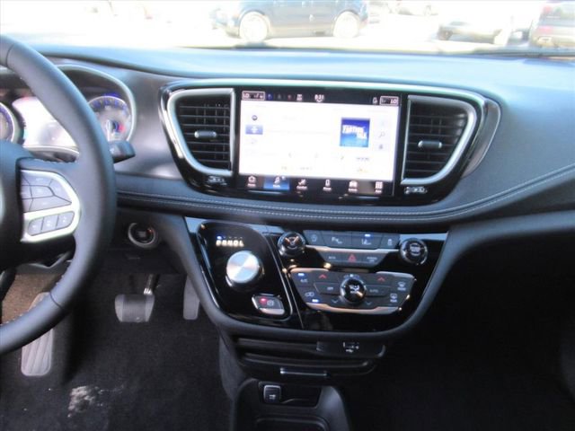 New 2026 Chrysler Pacifica Select FWD image 20