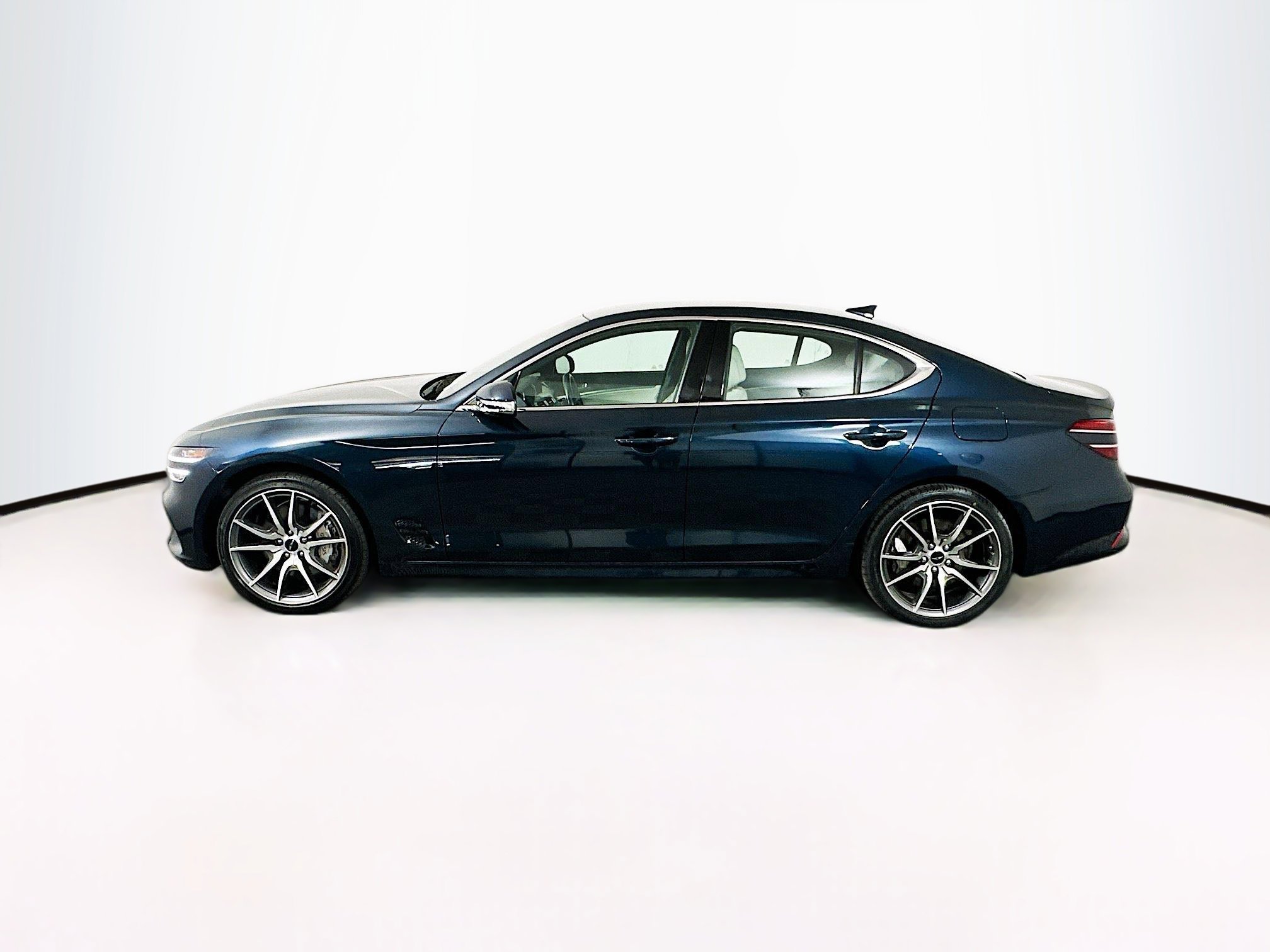 Used 2025 Genesis G70 2.5T RWD image 4