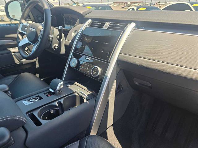 Used 2025 Land Rover Discovery Dynamic SE AWD/4WD image 11