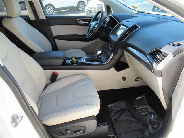 Used 2016 Ford Edge Titanium w/ Equipment Group 301A FWD image 10