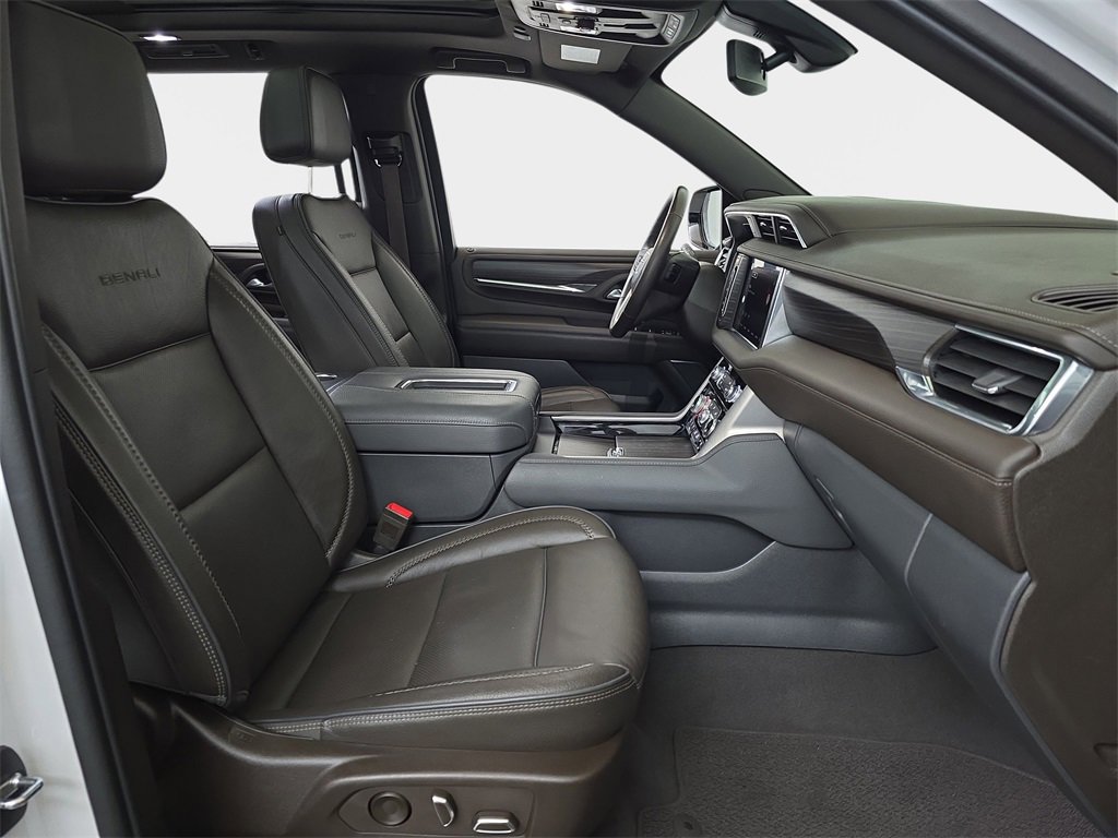Used 2022 GMC Yukon XL Denali image 11