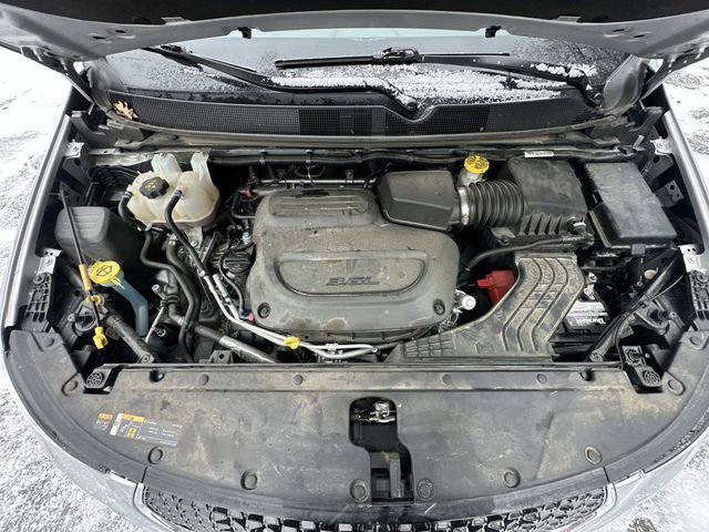 Used 2024 Chrysler Pacifica Touring-L FWD image 19