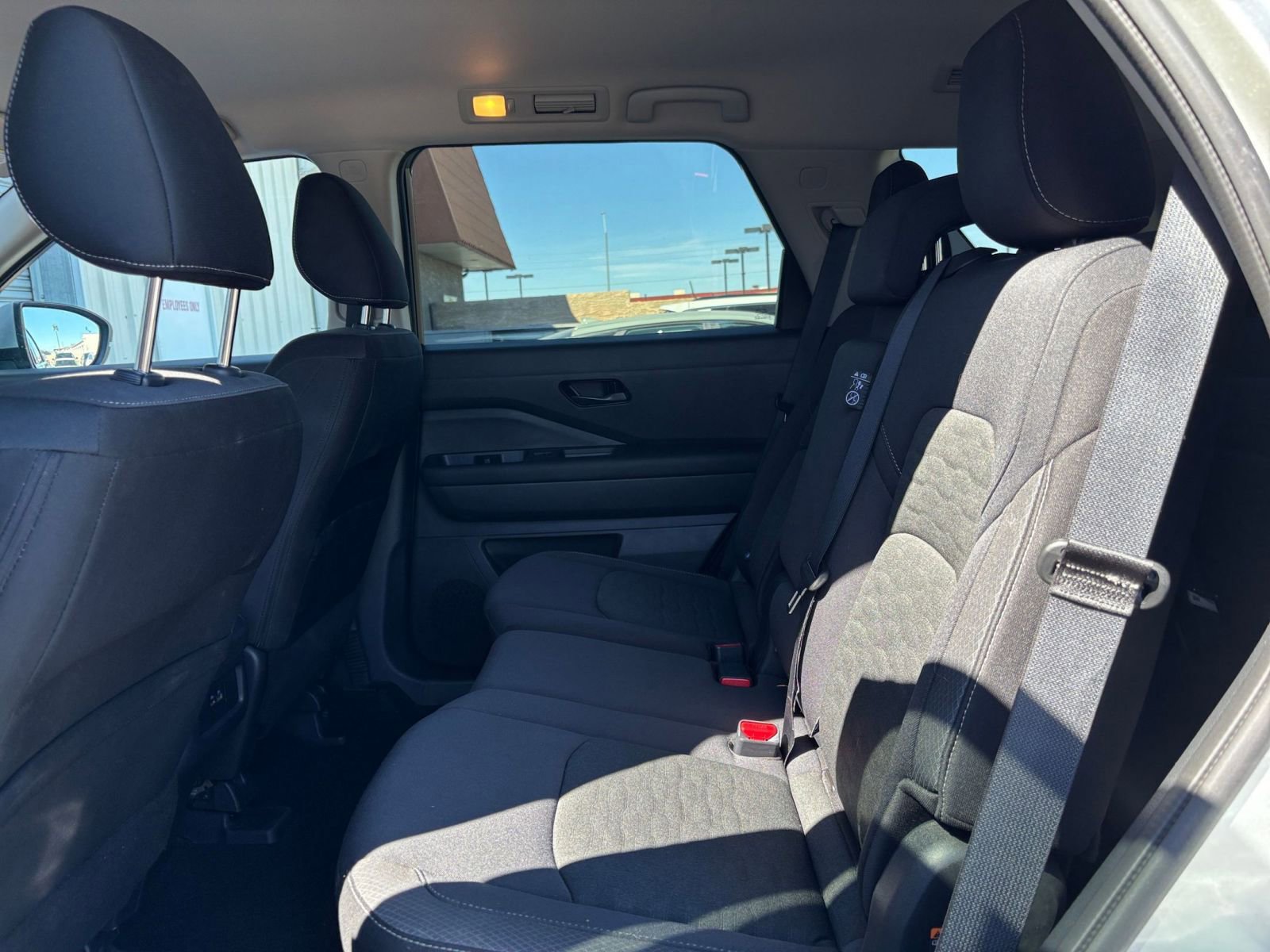 Used 2025 Nissan Pathfinder SV FWD image 28