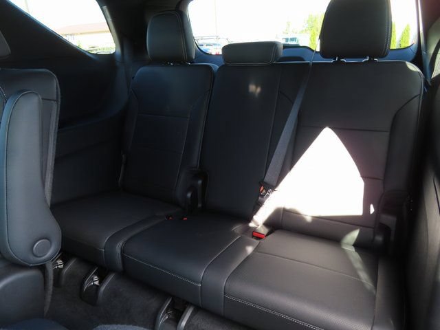 Used 2025 Chevrolet Traverse LT AWD/4WD image 32