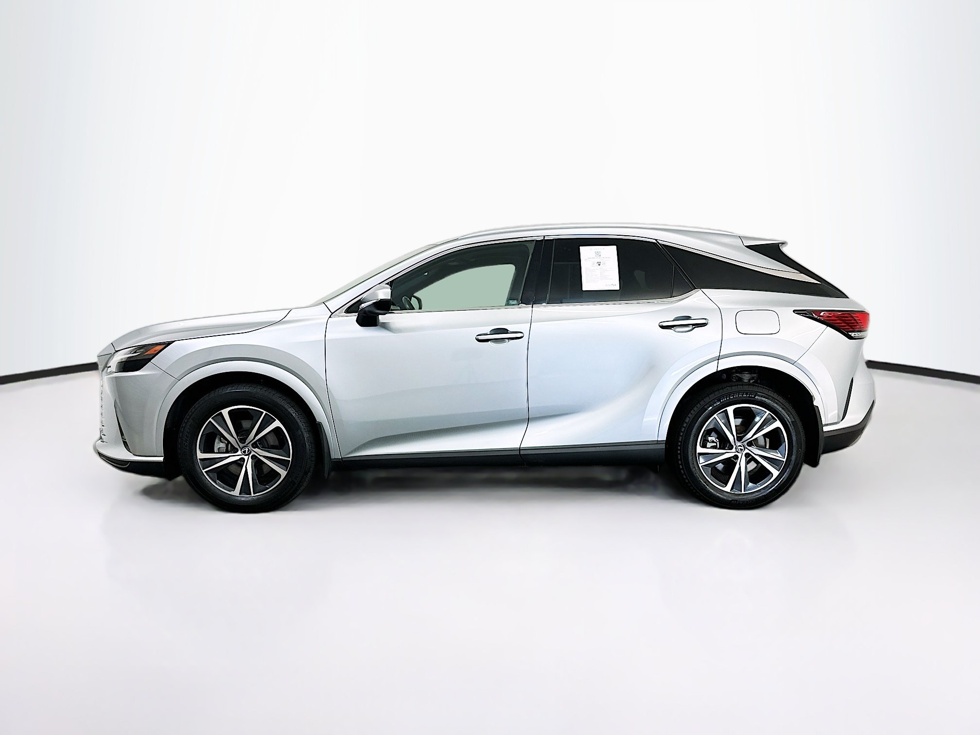 Used 2023 Lexus RX 350 Premium w/ Accessory Package AWD/4WD image 4