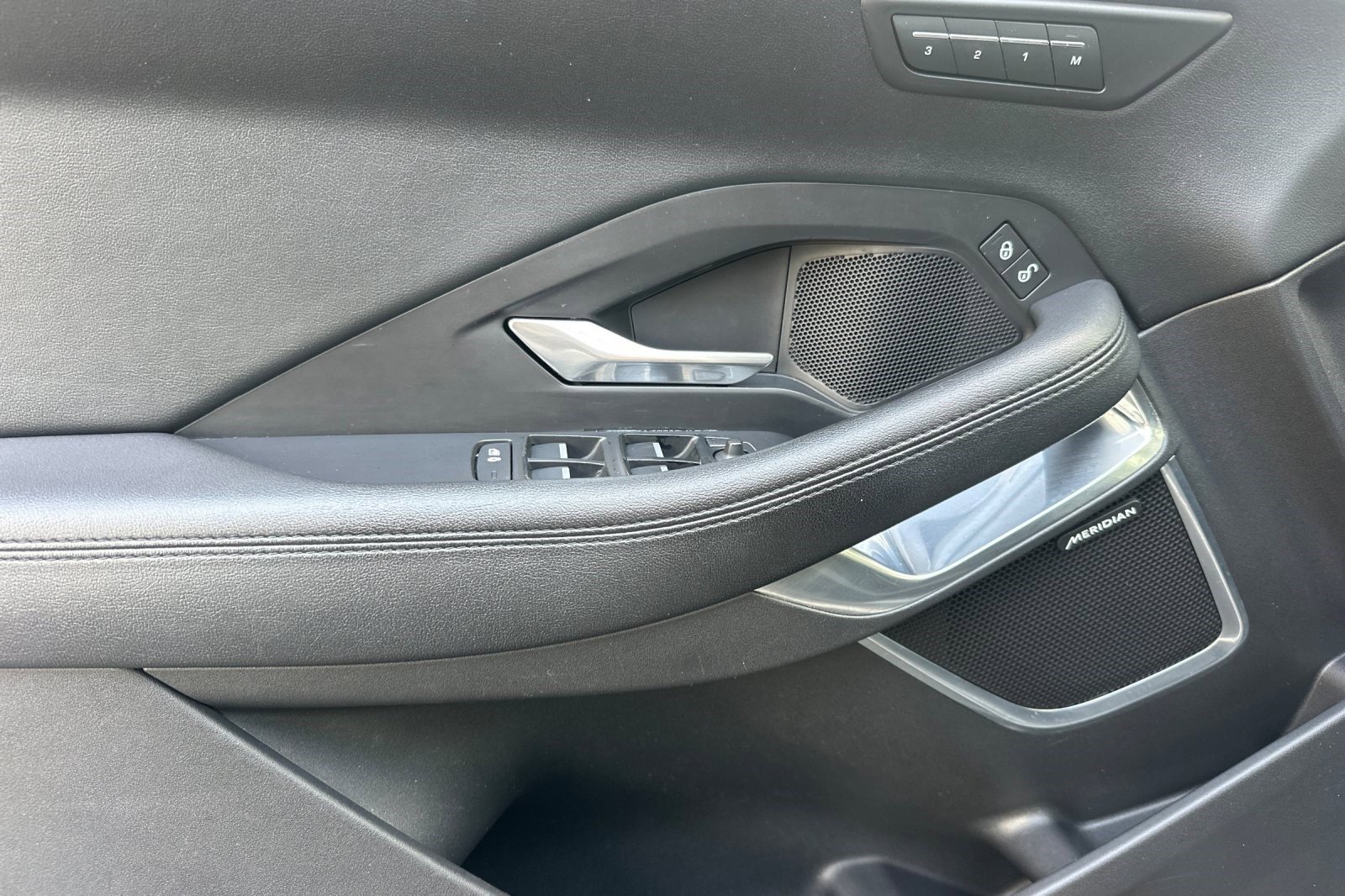 Used 2018 Jaguar E-PACE SE AWD/4WD image 12